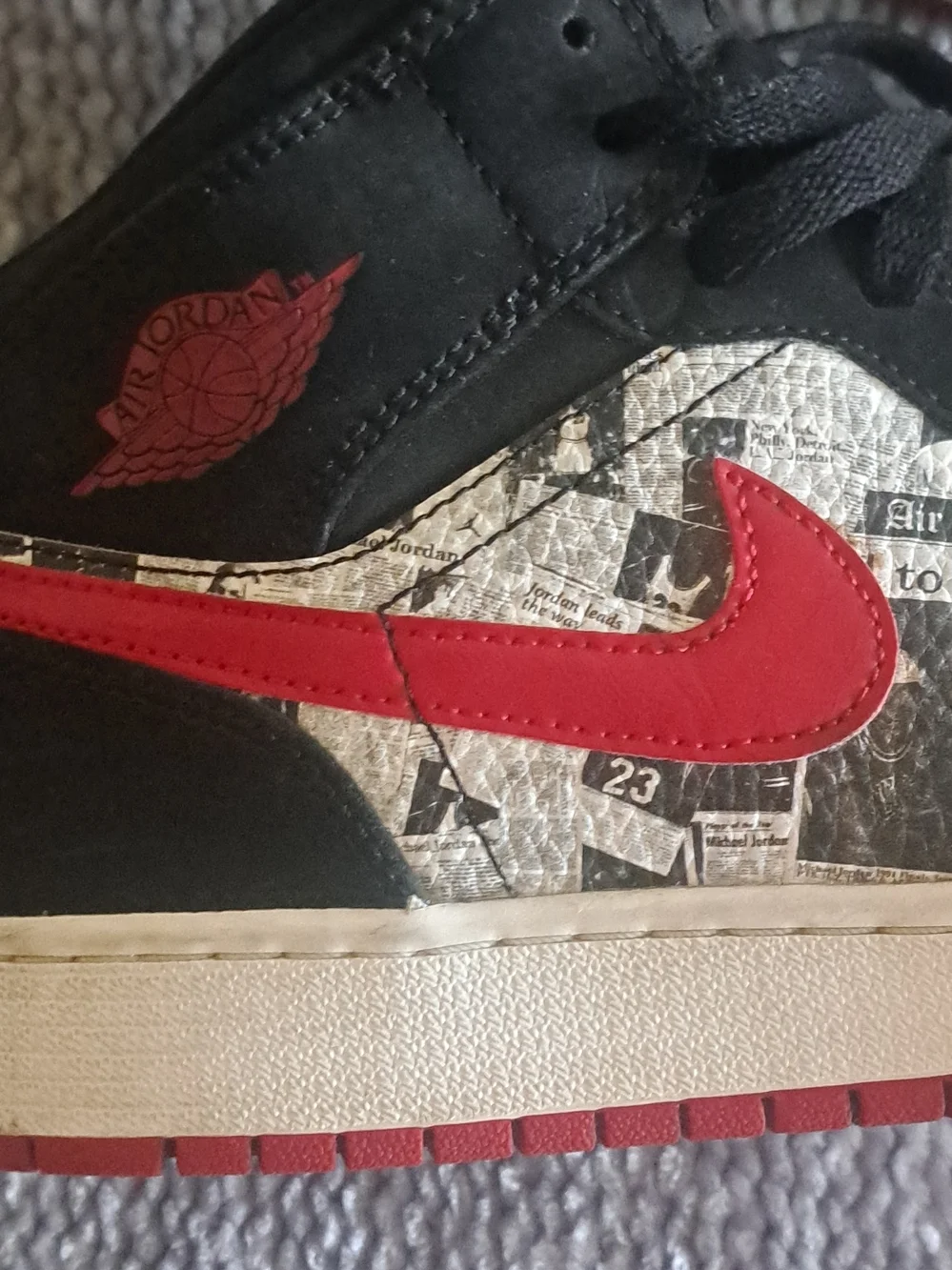Jordan 1 Se Mid Nespaper Young Black and Red Low-Top Sneakers
